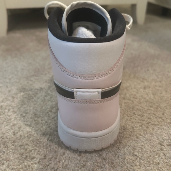 Nike Air Jordan 1 Barely Rose Mid - Picture 6 of 8